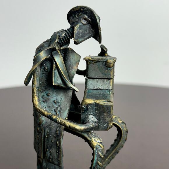 J829 - Vintage M. Grum Brass Figure Playing An Accordian - Picture 7 of 16